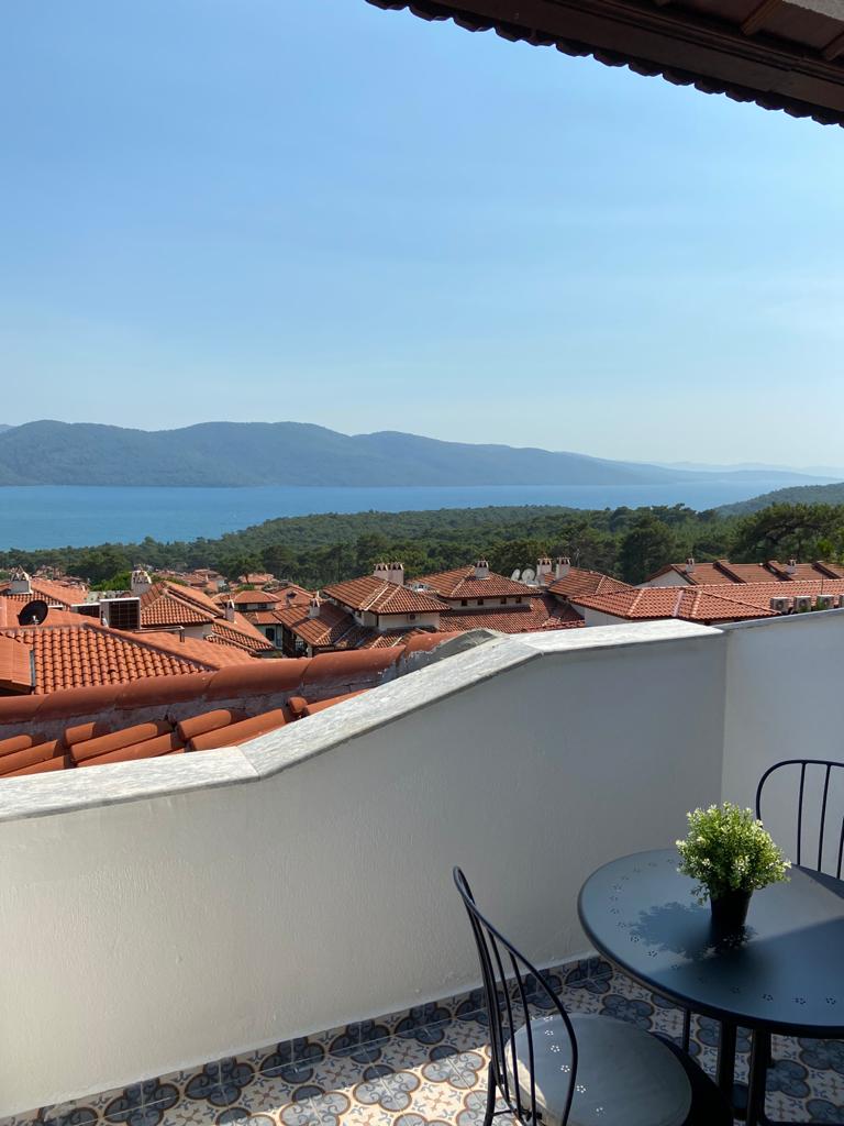 Verde Suites Deluxe — Balkon ve Havuz Manzarası